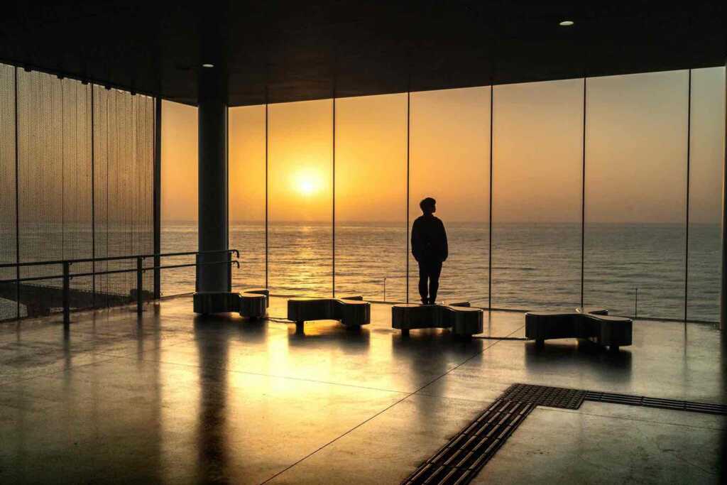 茨城県日立駅の朝日