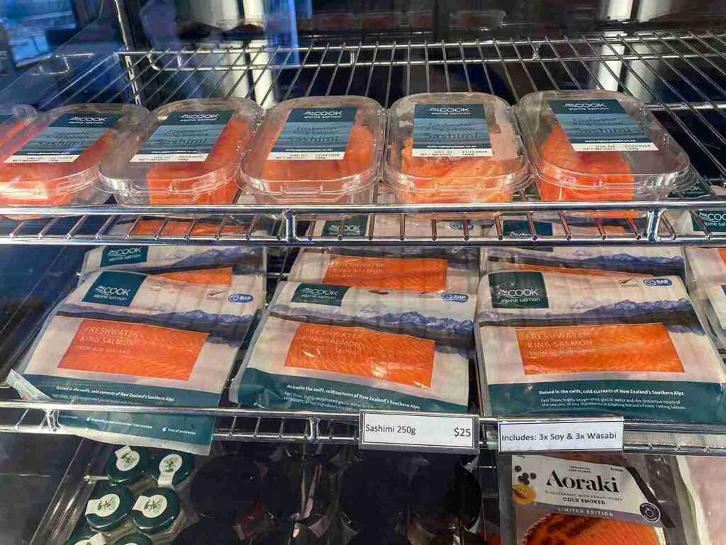 プカキ湖のサーモン