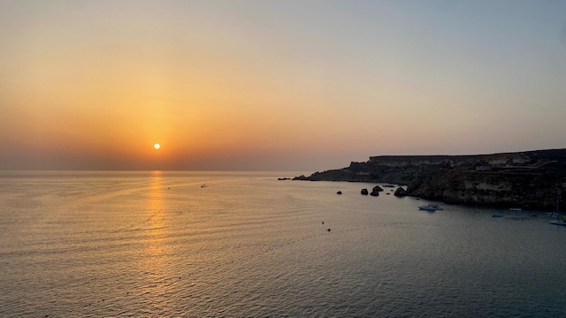 マルタの海に沈む夕日